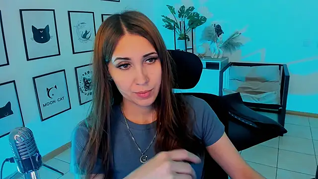 NellieMccaffrey online show from 25, 1, 2025