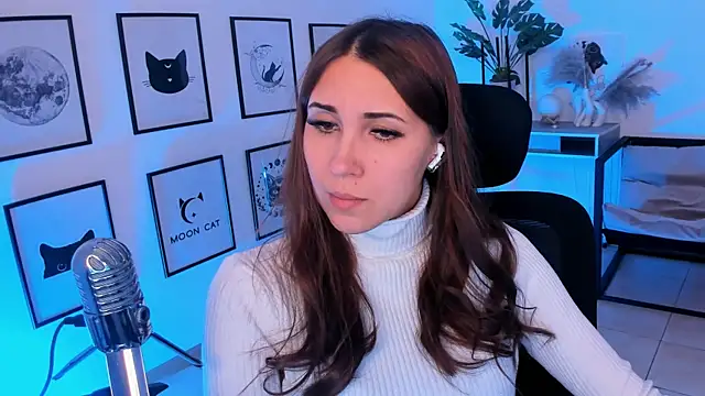 NellieMccaffrey online show from 25, 1, 2025