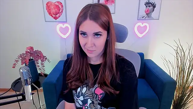 NellieMccaffrey online show from 5, 1, 2025