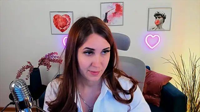 NellieMccaffrey online show from 26, 1, 2025