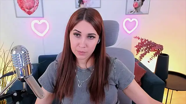 NellieMccaffrey online show from 18, 12, 2024