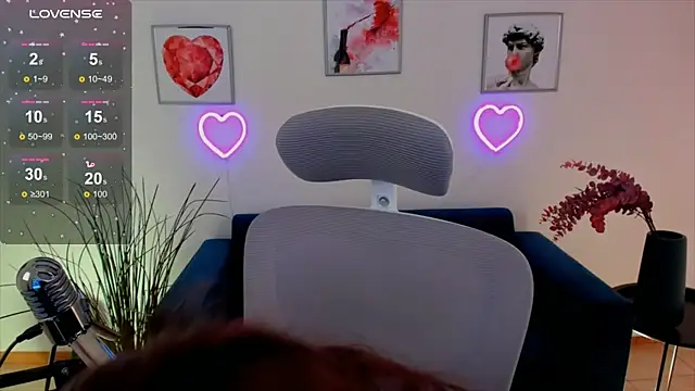 NellieMccaffrey online show from 18, 1, 2025