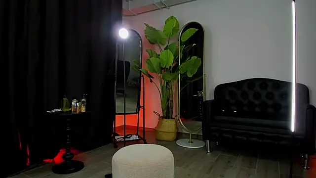 OmeliaDior online show from 2, 12, 2025