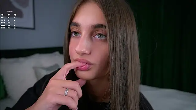 Snapshot of PiquingOgalala chatting on 19, 10, 2025 PiquingOgalala online show from 19, 10, 2025