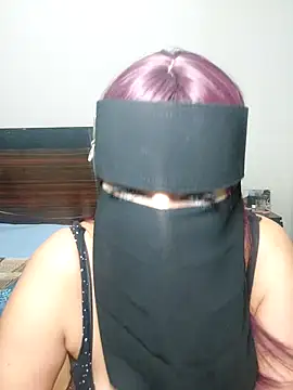 Snapshot of Nisreenn chatting on 13, 10, 2025 Nisreenn online show from 13, 10, 2025