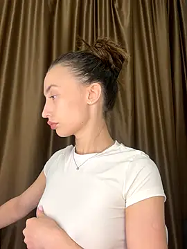 Polli Kiss online show from 1, 11, 2025