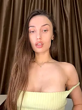 Polli Kiss online show from 4, 11, 2025