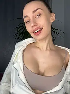 Polli Kiss online show from 21, 2, 2025