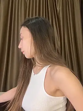 Polli Kiss online show from 6, 11, 2025