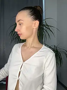 Polli Kiss online show from 13, 3, 2025
