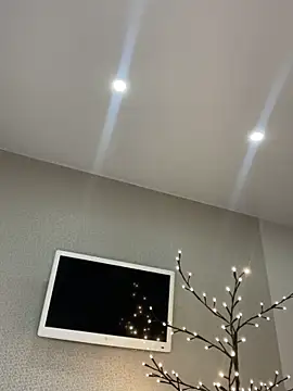 Polli Kiss online show from 13, 4, 2026