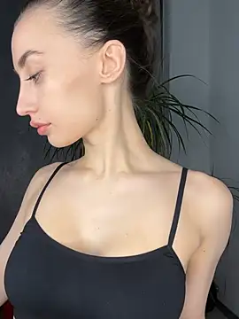 Polli Kiss online show from 22, 2, 2025