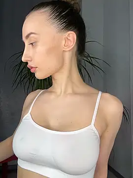 Polli Kiss online show from 26, 2, 2025