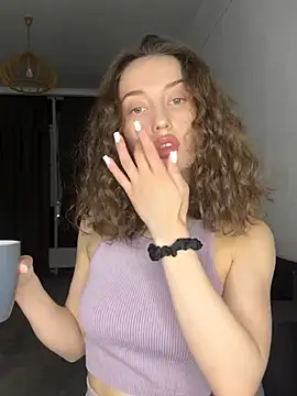 Polli Kiss online show from 7, 3, 2025