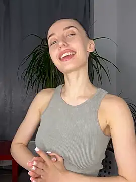 Polli Kiss online show from 9, 3, 2025