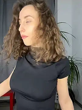Polli Kiss online show from 15, 3, 2025