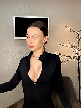 Polli Kiss online show from 28, 5, 2026