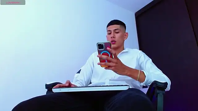 Snapshot of Valerio_20 chatting on 21, 3, 2025 Valerio 20 online show from 21, 3, 2025