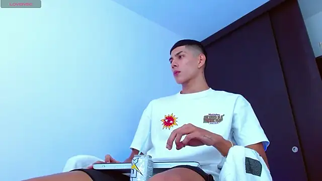 Snapshot of Valerio_20 chatting on 15, 3, 2025 Valerio 20 online show from 15, 3, 2025