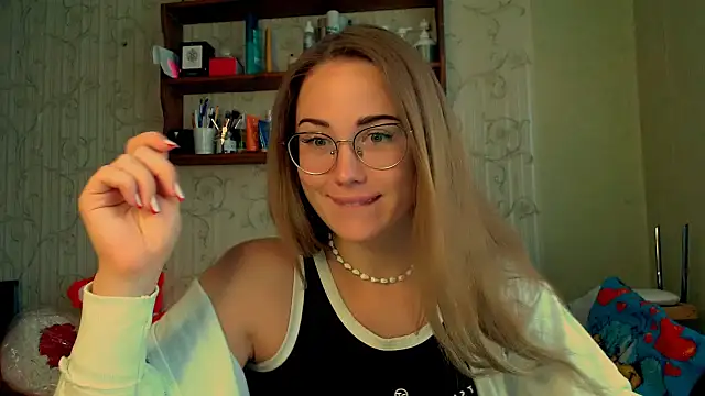 Snapshot of luxie_milady chatting on 30, 9, 2025 luxie milady online show from 30, 9, 2025