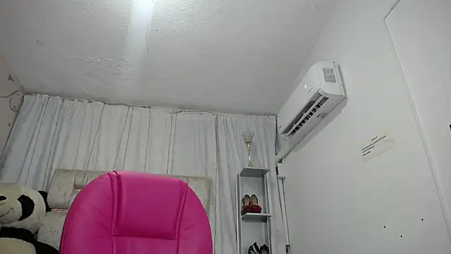 EMMA SWEETT1 online show from 18, 1, 2026