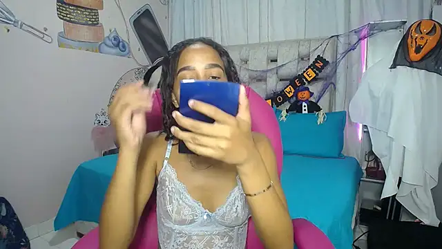 EMMA SWEETT1 online show from 24, 10, 2025