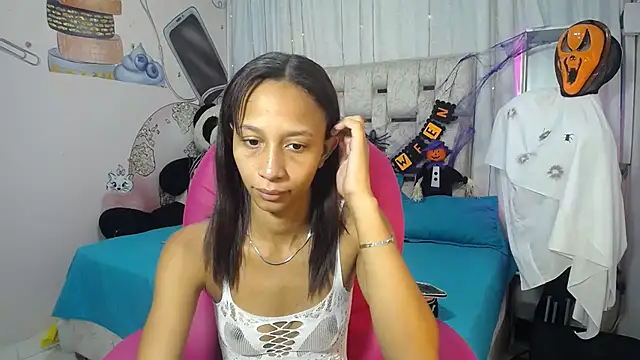 EMMA SWEETT1 online show from 3, 11, 2025