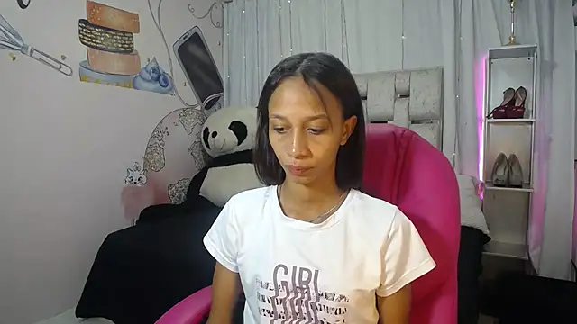 EMMA SWEETT1 online show from 26, 11, 2025