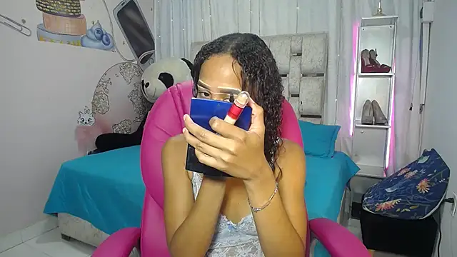 EMMA SWEETT1 online show from 9, 11, 2025