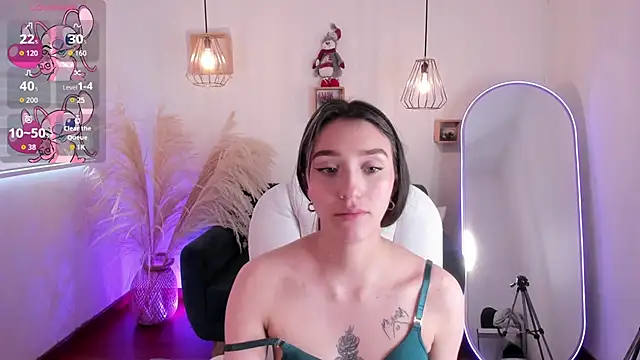 Snapshot of Paola_wood chatting on 2, 12, 2025 Paola wood online show from 2, 12, 2025