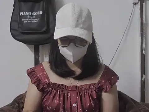 Snapshot of JuliaCiona chatting on 11, 11, 2025 JuliaCiona online show from 11, 11, 2025