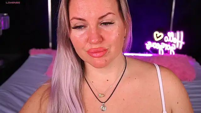 KiraCandyS online show from 1, 12, 2025