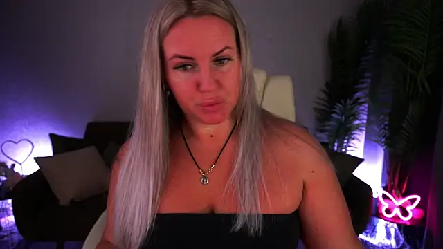 Snapshot of KiraCandyS chatting on 24, 6, 2026 KiraCandyS online show from 24, 6, 2026