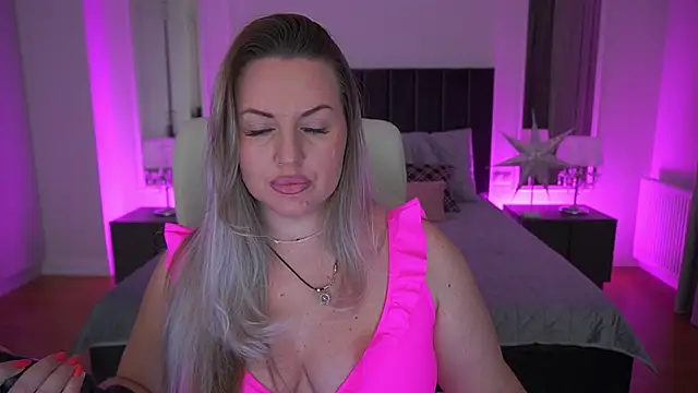 KiraCandyS online show from 14, 3, 2026