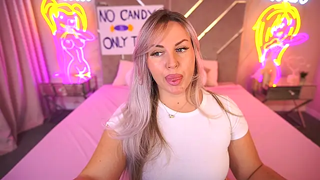 KiraCandyS online show from 4, 11, 2025