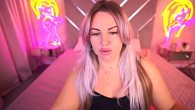 KiraCandyS online show from 7, 11, 2025