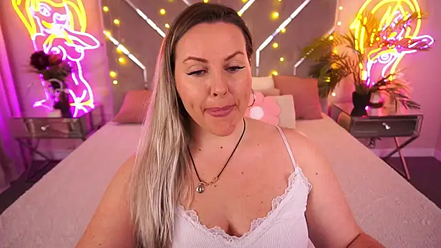 KiraCandyS online show from 24, 4, 2026