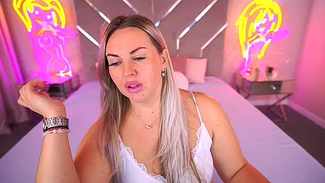 KiraCandyS online show from 10, 11, 2025