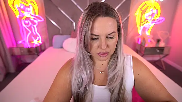 KiraCandyS online show from 15, 10, 2025