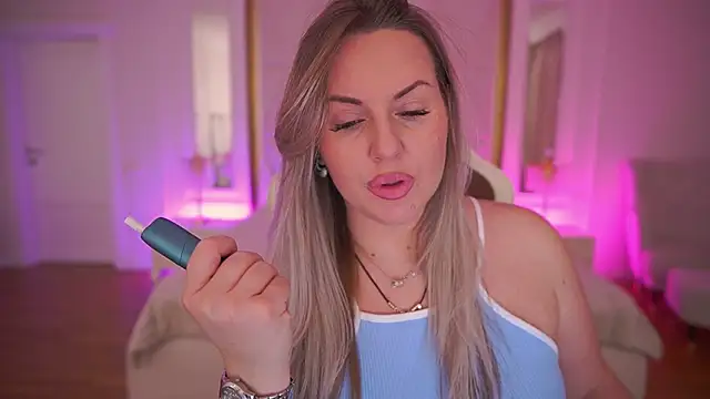 KiraCandyS online show from 11, 2, 2026