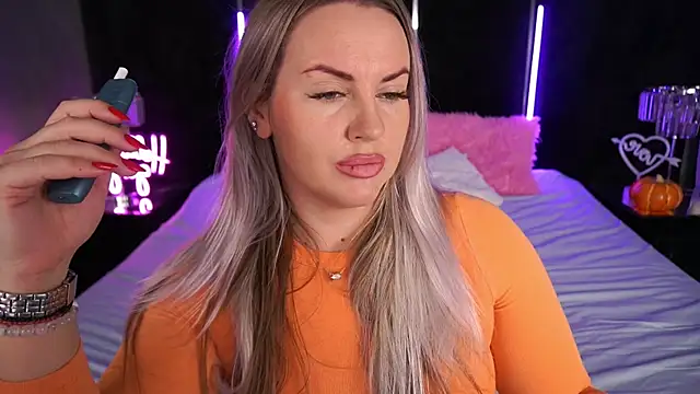 KiraCandyS online show from 8, 11, 2025