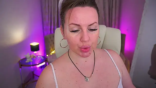 KiraCandyS online show from 21, 4, 2026