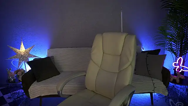 KiraCandyS online show from 8, 6, 2026