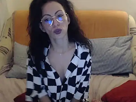 Emmatoo online show from 31, 10, 2025