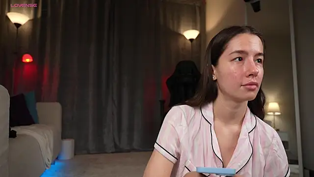 Amely Young online show from 5, 10, 2025