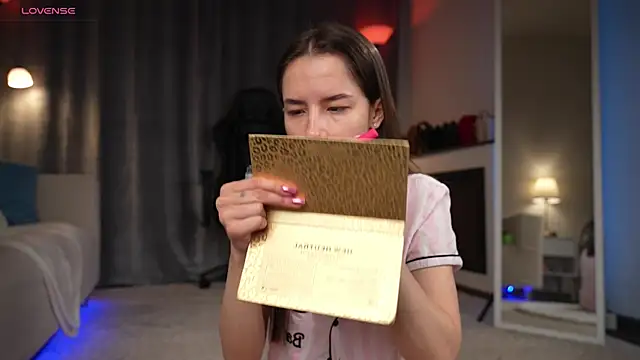 Amely Young online show from 10, 10, 2025