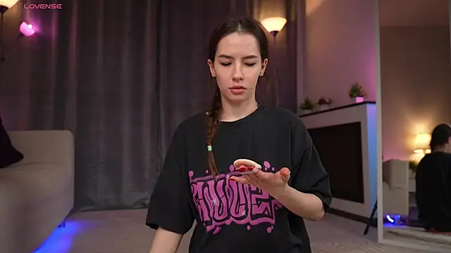 Amely Young online show from 5, 4, 2026