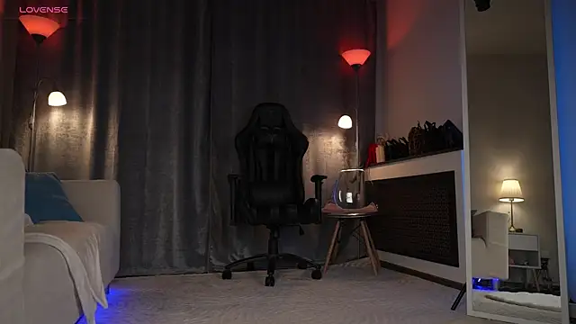 Amely Young online show from 6, 10, 2025