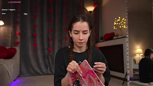 Amely Young online show from 15, 2, 2026