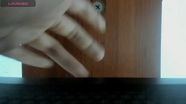 Snapshot of linnie_ chatting on 7, 6, 2026 linnie online show from 7, 6, 2026
